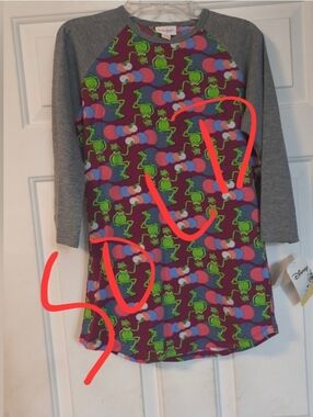LuLaRoe Disney Kermit The Frog Pink Green Graphic 3/4 Sleeve Vacation Shirt XS